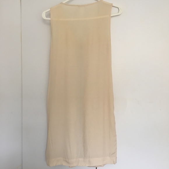 💥3/$25 H&M Cream Ruffle Dress With Pockets Size 6 - Picture 3 of 9
